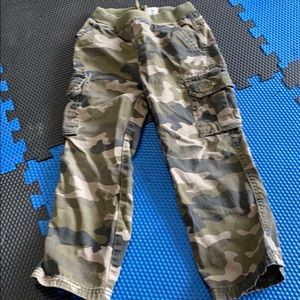 Camo cargo pants size 5T